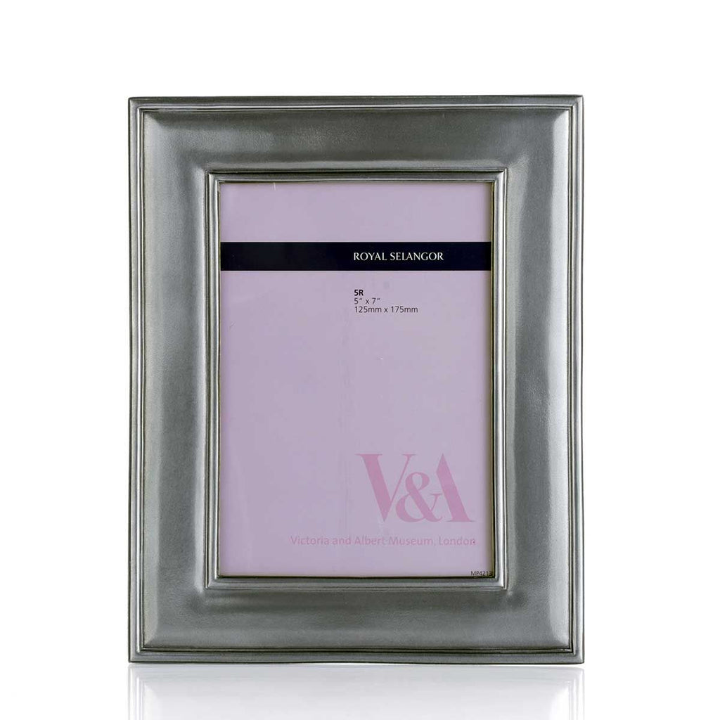 Royal Selangor English Photoframe 5R - - THE INSPIRED V&A MUSEUM COLLECTION