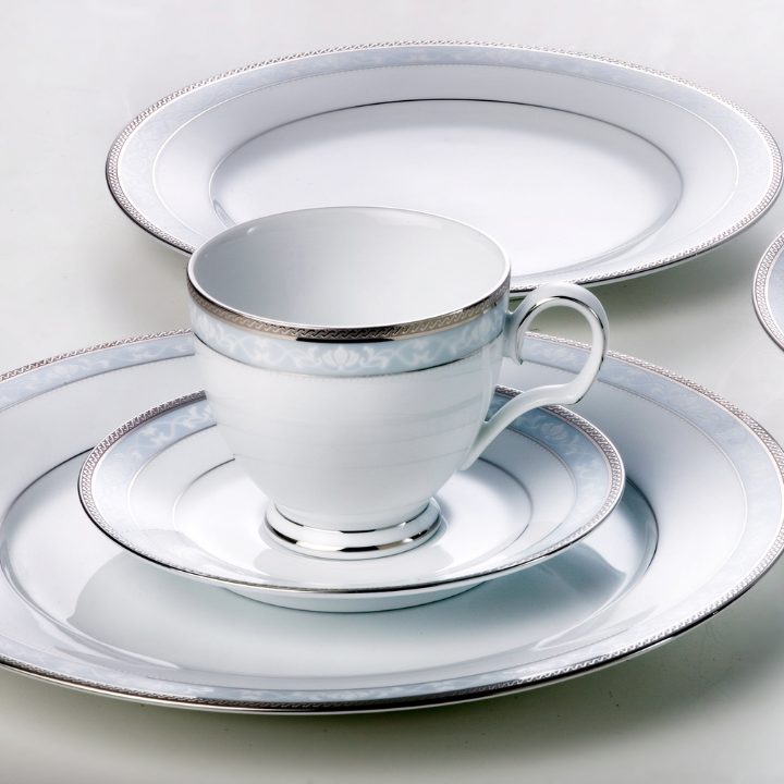 Noritake Hampshire Platinum-Salt & Pepper Shaker