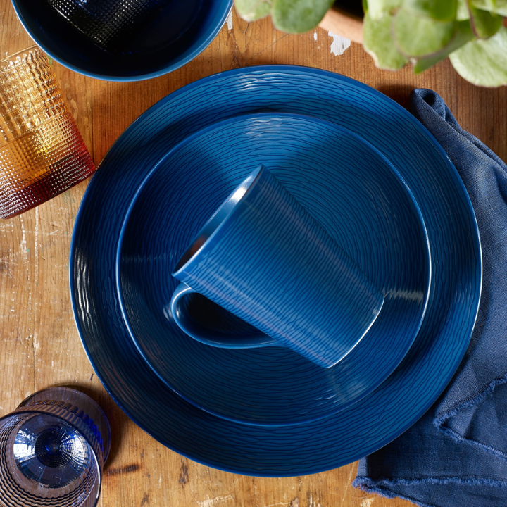 Noritake Navy on Navy 'Swirl' 12pce Dinner Setting for 4