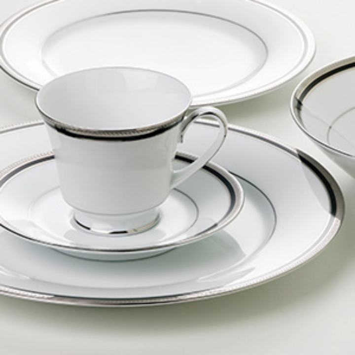 Noritake Toorak Noir 12pce Dinner Setting for 4 (4 x 21cm entree plate, 27cm dinner plate and 19cm coupe bowl)